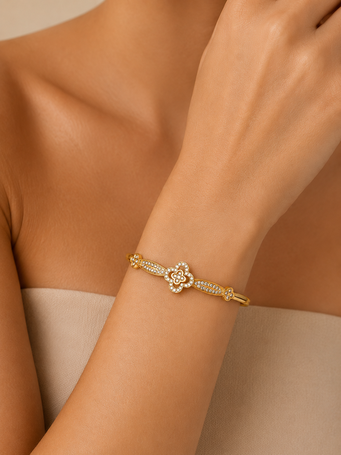 Sparkle Clover Bangle