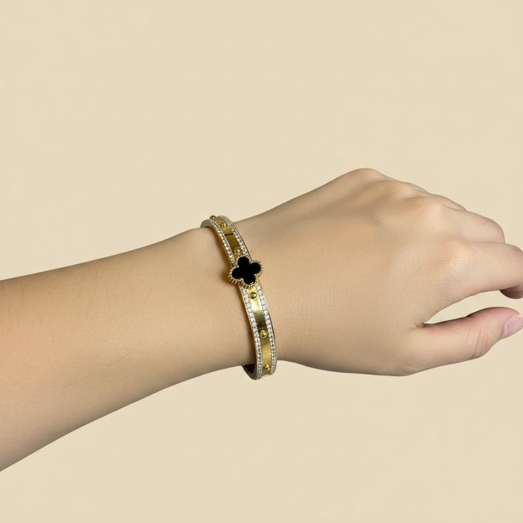 Noir Clover Bangle