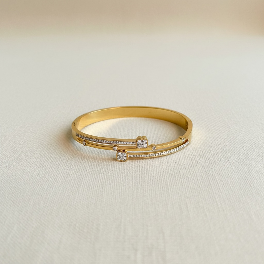 Mini Clover Bangle